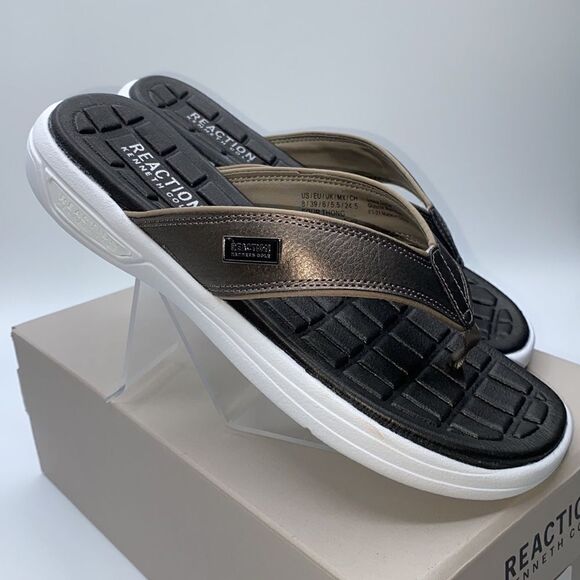 Kenneth Cole Reaction Four Thong Sandals - Picture 6 of 8